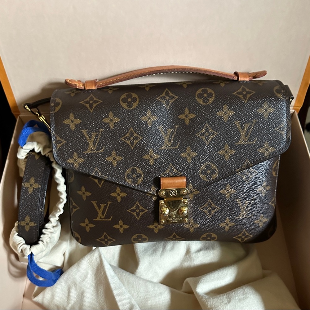 Louis Vuitton Pochette Métis bag